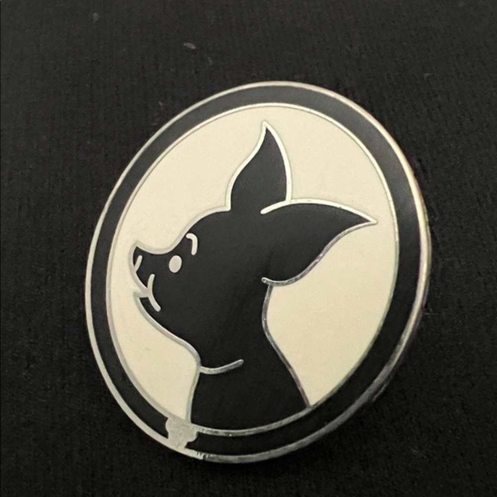 Disney Authentic official Disney park pin trading 2009 Piglet silhouette